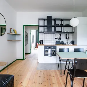 Flattering - Aparthotel